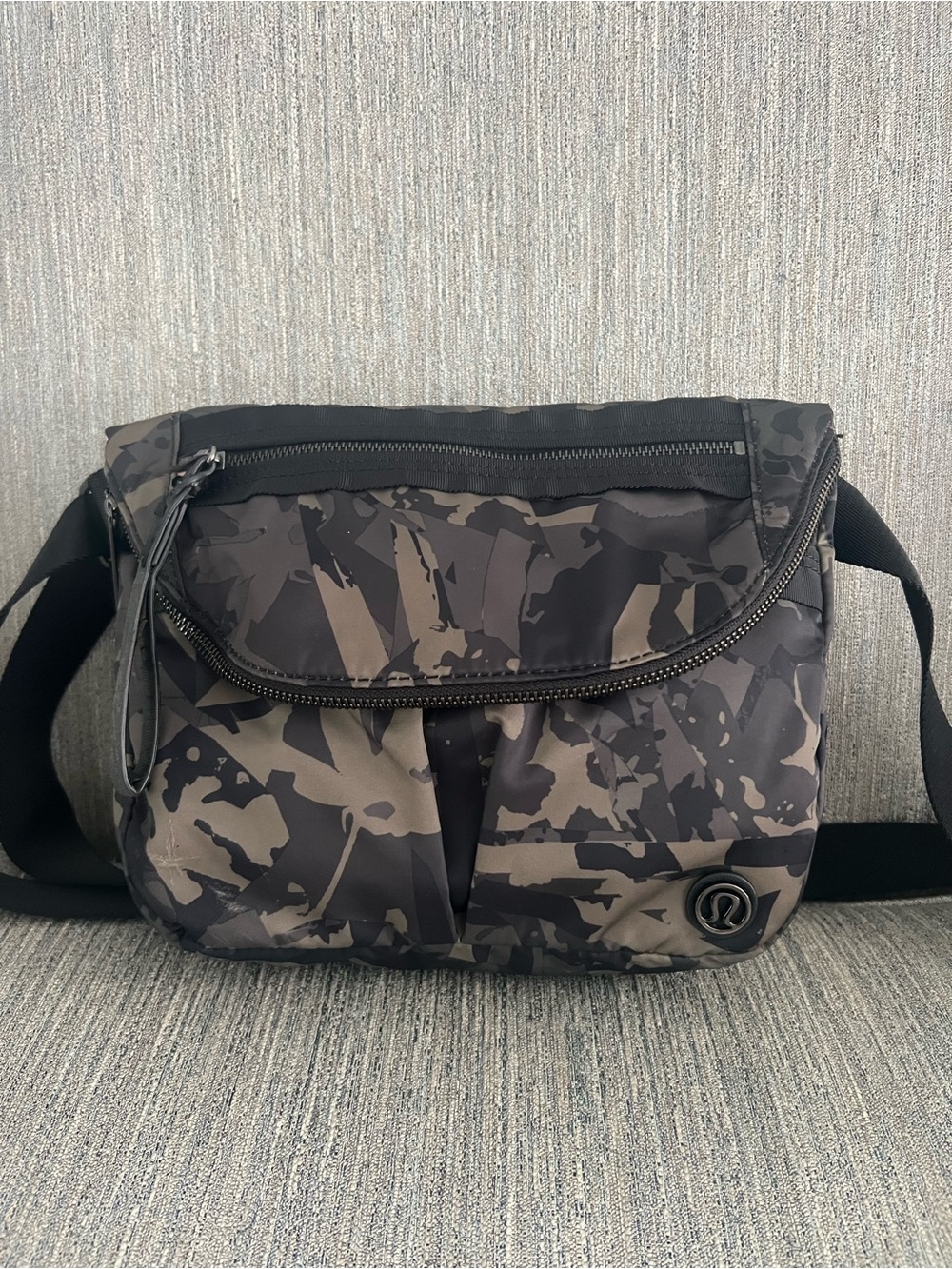 lululemon athletica  Camouflage Messenger Bag - Black/Tan